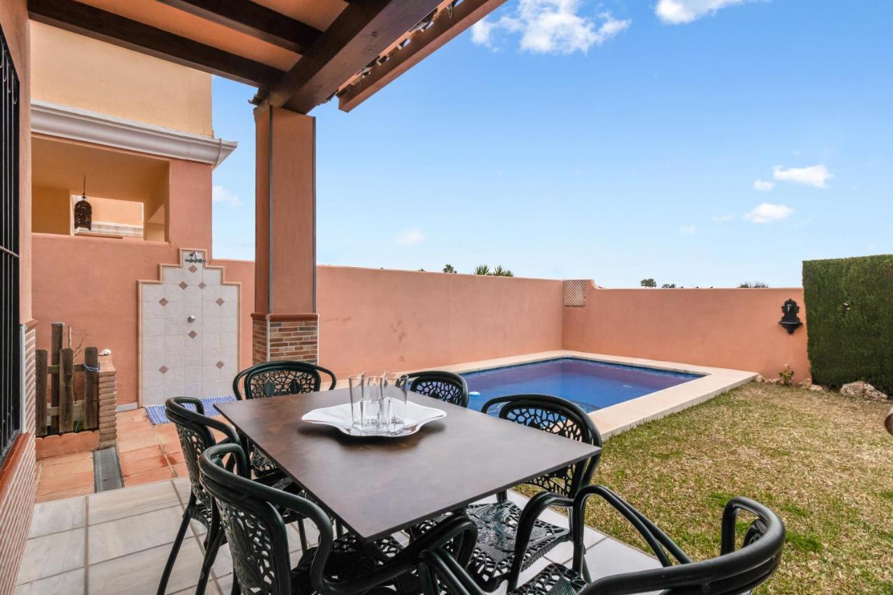 Villa Estilo Mediterranea Con Piscina, Jardin, Bbq Y Jacuzzi - Villa Bel Air Real เอสเตโปนา ภายนอก รูปภาพ
